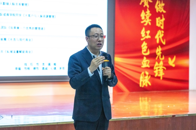 告别尬聊！企业高管带你锁定职场人脉！