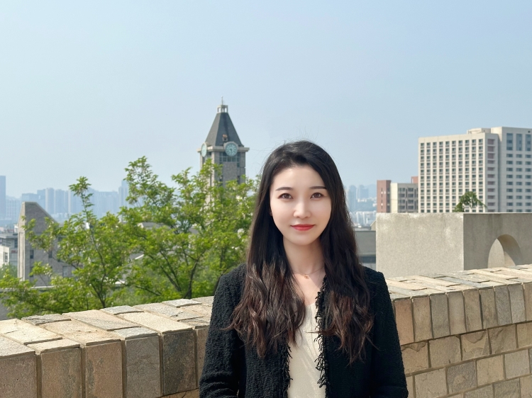 徐萌.jpg 徐萌.jpg