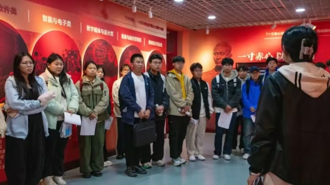 打卡集章写日记，东软新生解锁别样思政课