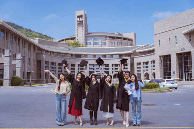 我校汇集各学院素质教师毕业赠言送别 2026 届毕业学子们